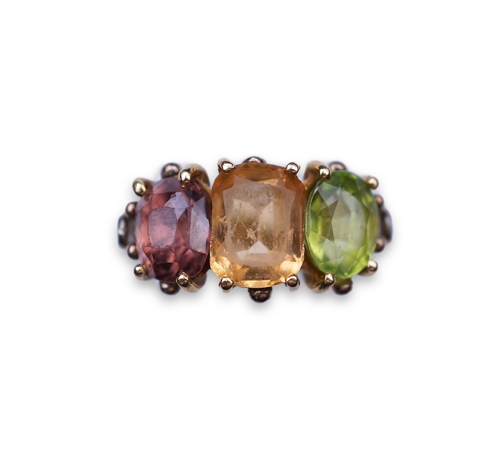 A multi-gem ring